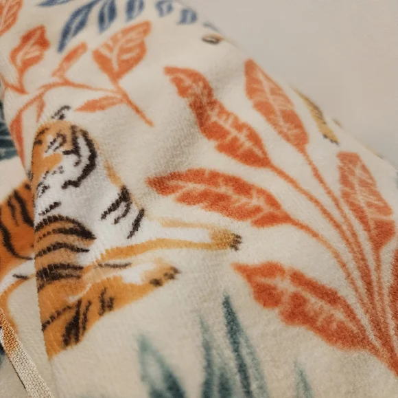 Christian Lacroix Safari Tiger Bath Towel - Picture 4 of 4
